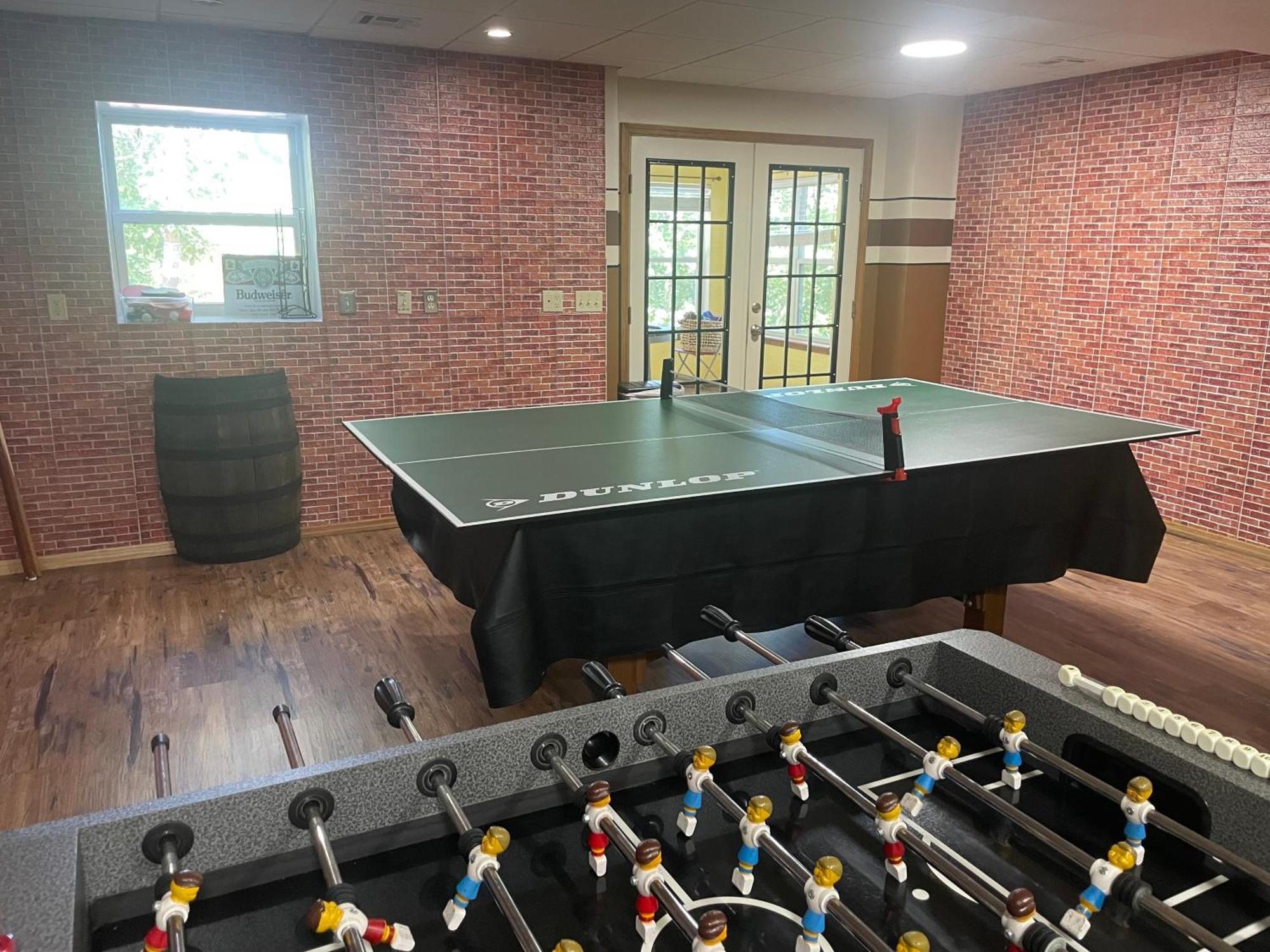 Modern Lakefront Oasis Relaxing Hot Tub Sauna Game Stunning Views! East Stroudsburg