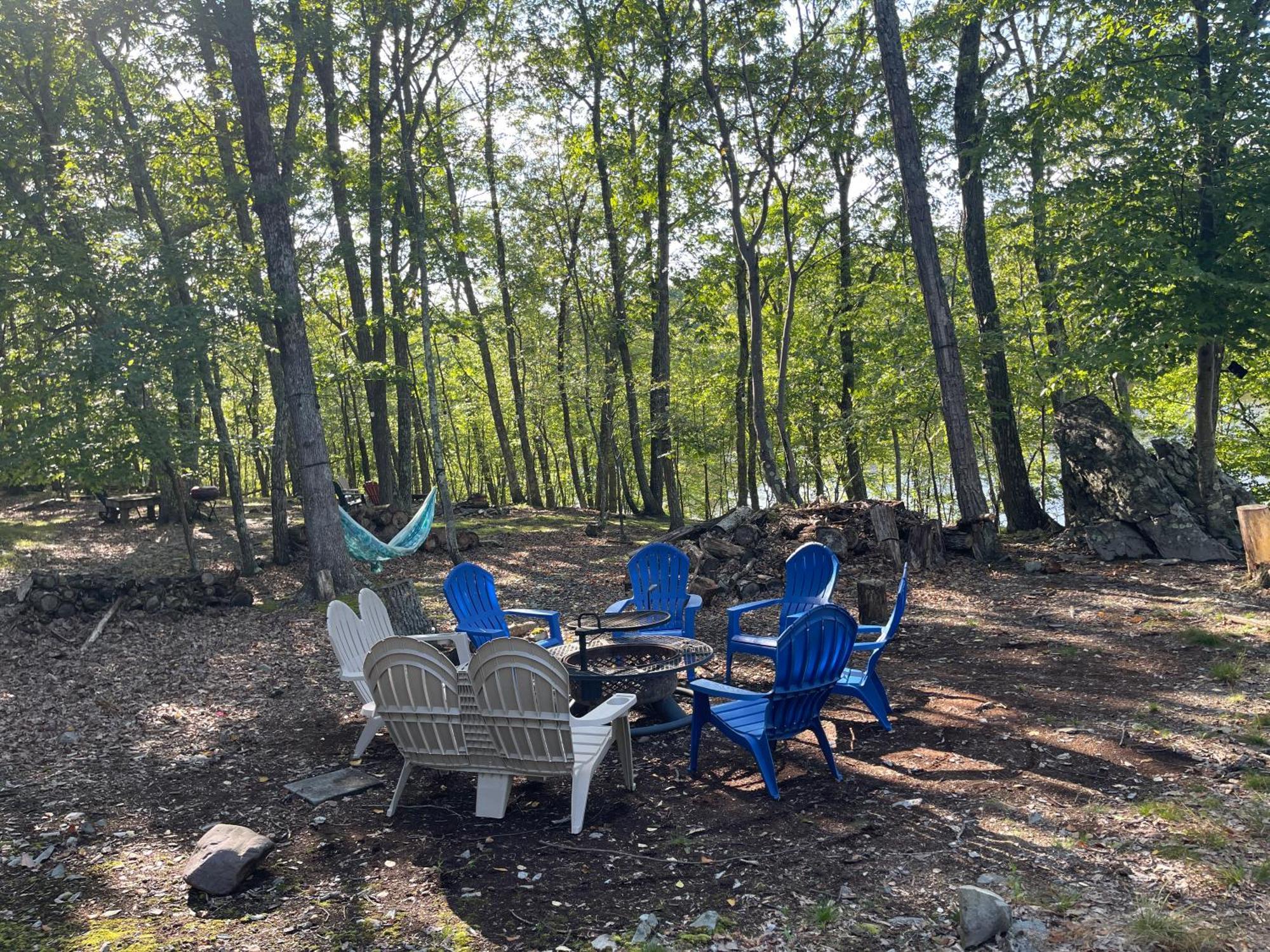 Villa Modern Lakefront Oasis Relaxing Hot Tub Sauna Game Stunning Views! East Stroudsburg