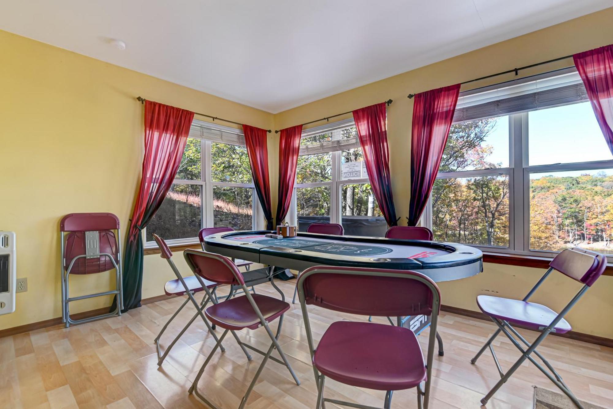 Modern Lakefront Oasis Relaxing Hot Tub Sauna Game Stunning Views! * East Stroudsburg