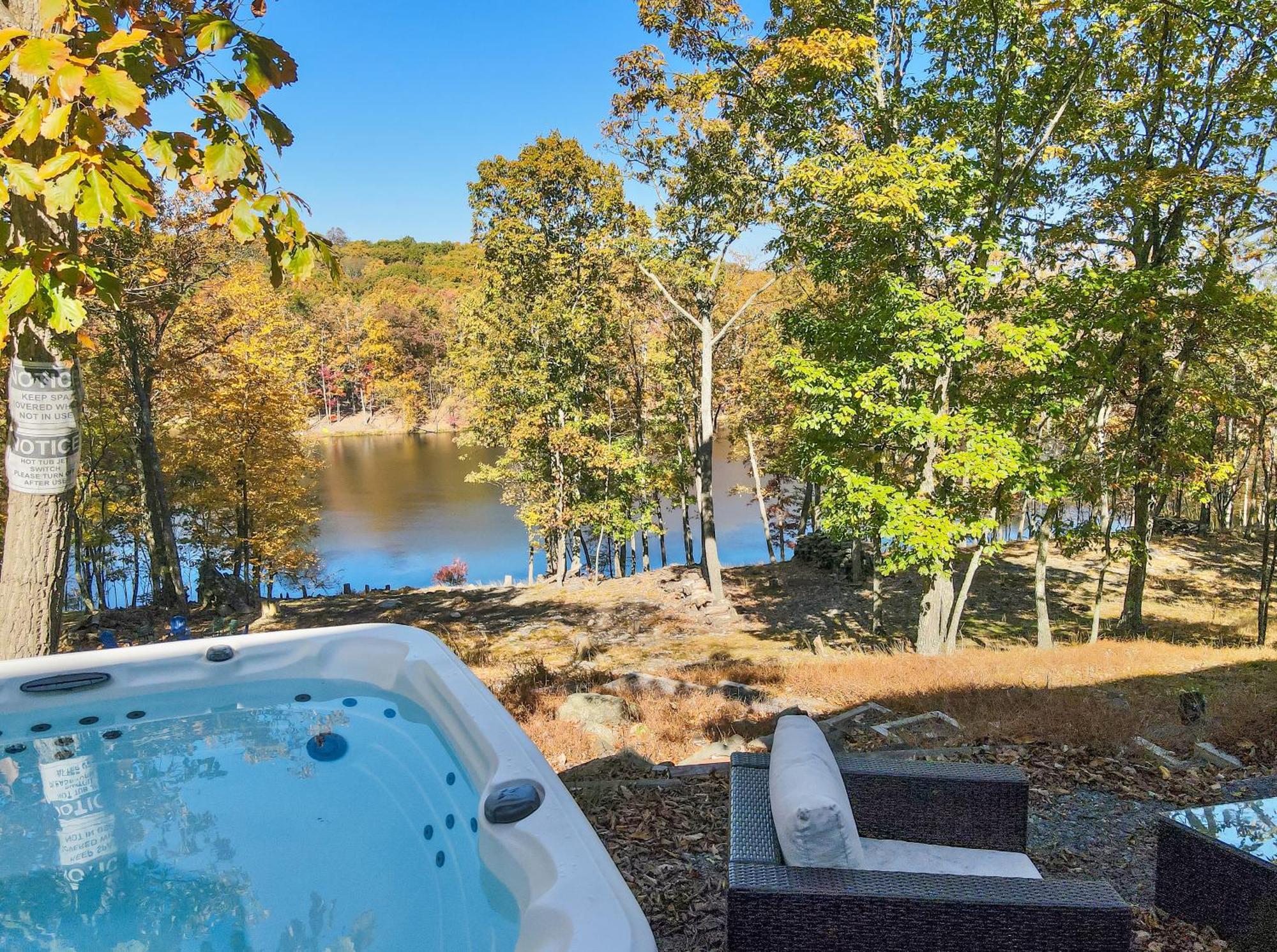 Modern Lakefront Oasis Relaxing Hot Tub Sauna Game Stunning Views! Villa *