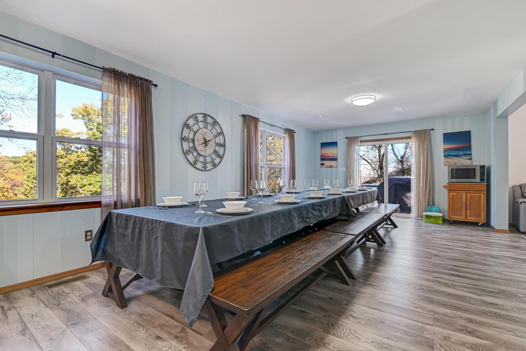Villa Modern Lakefront Oasis Relaxing Hot Tub Sauna Game Stunning Views! East Stroudsburg