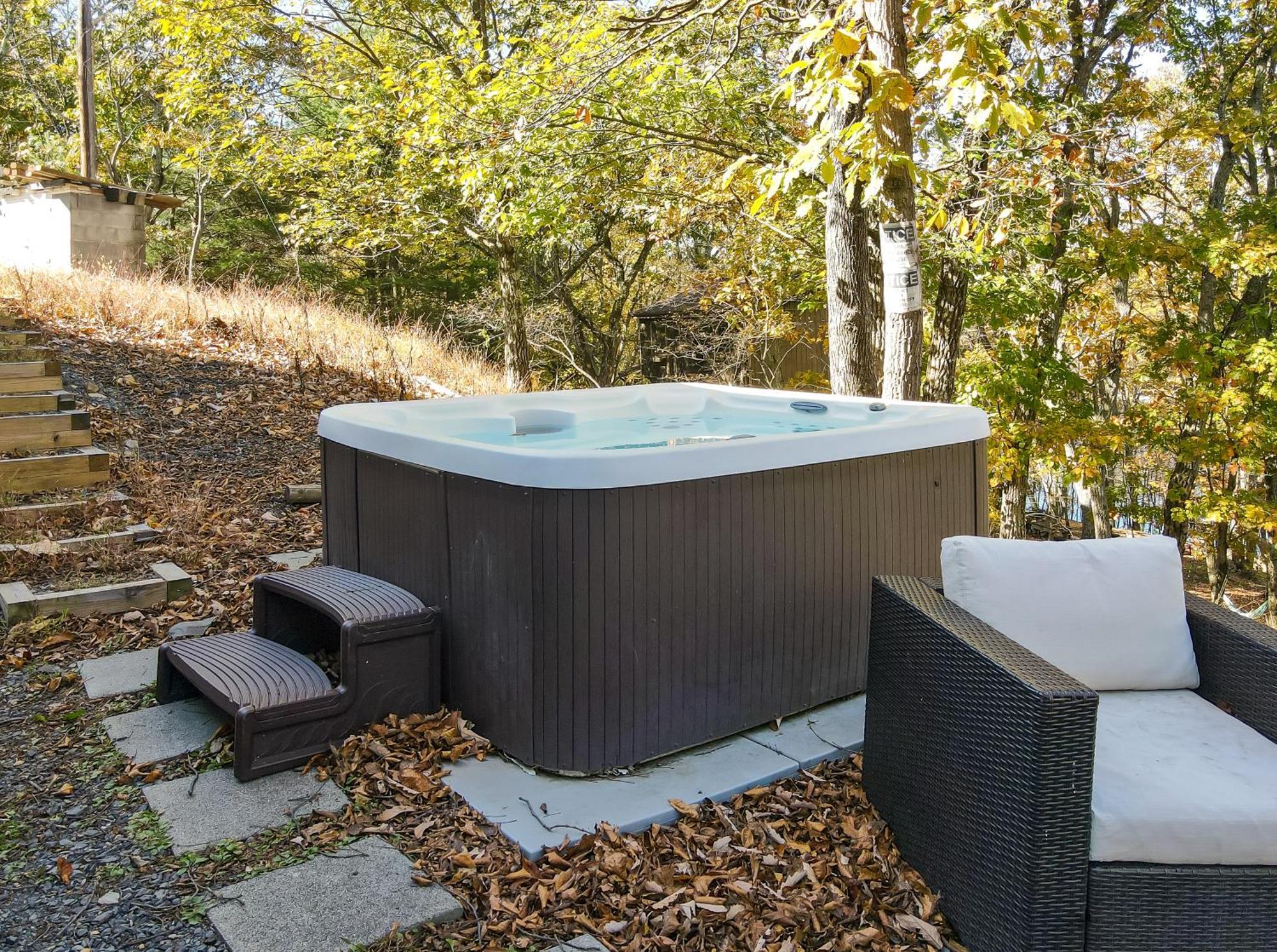Modern Lakefront Oasis Relaxing Hot Tub Sauna Game Stunning Views! *
