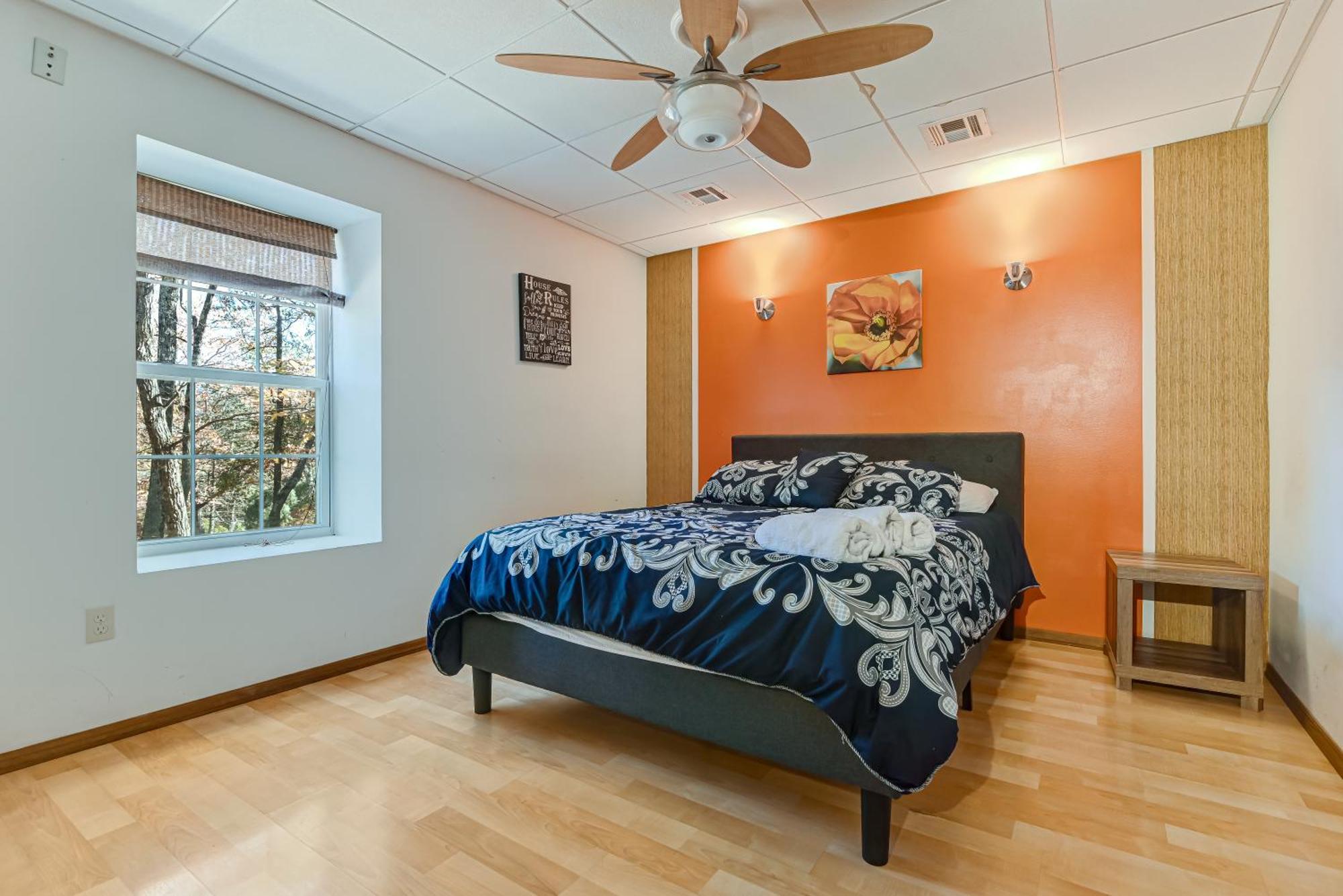 Modern Lakefront Oasis Relaxing Hot Tub Sauna Game Stunning Views! * East Stroudsburg