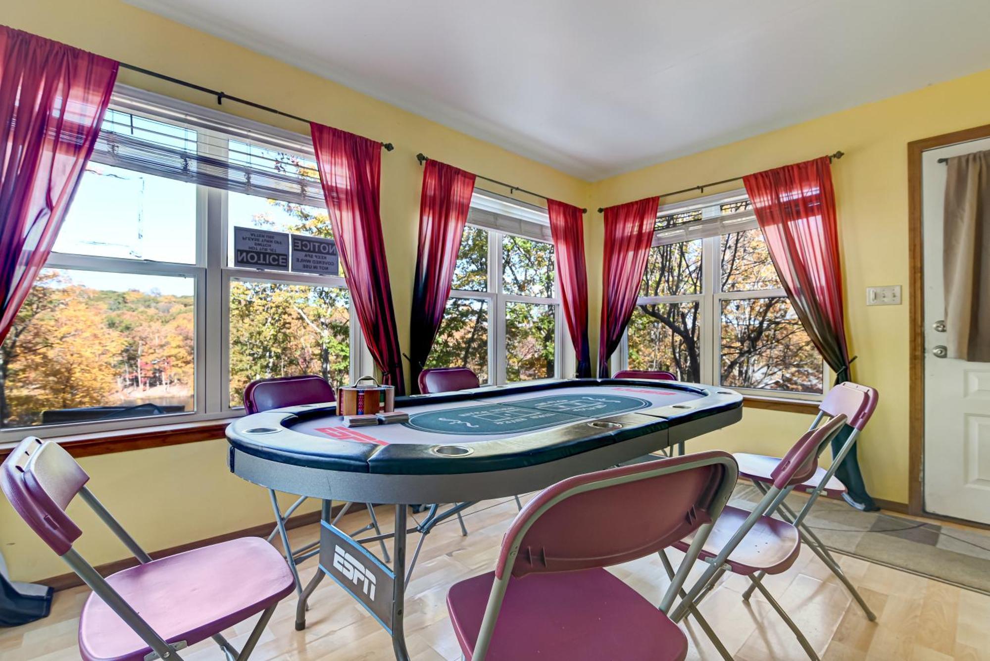 Modern Lakefront Oasis Relaxing Hot Tub Sauna Game Stunning Views! Villa