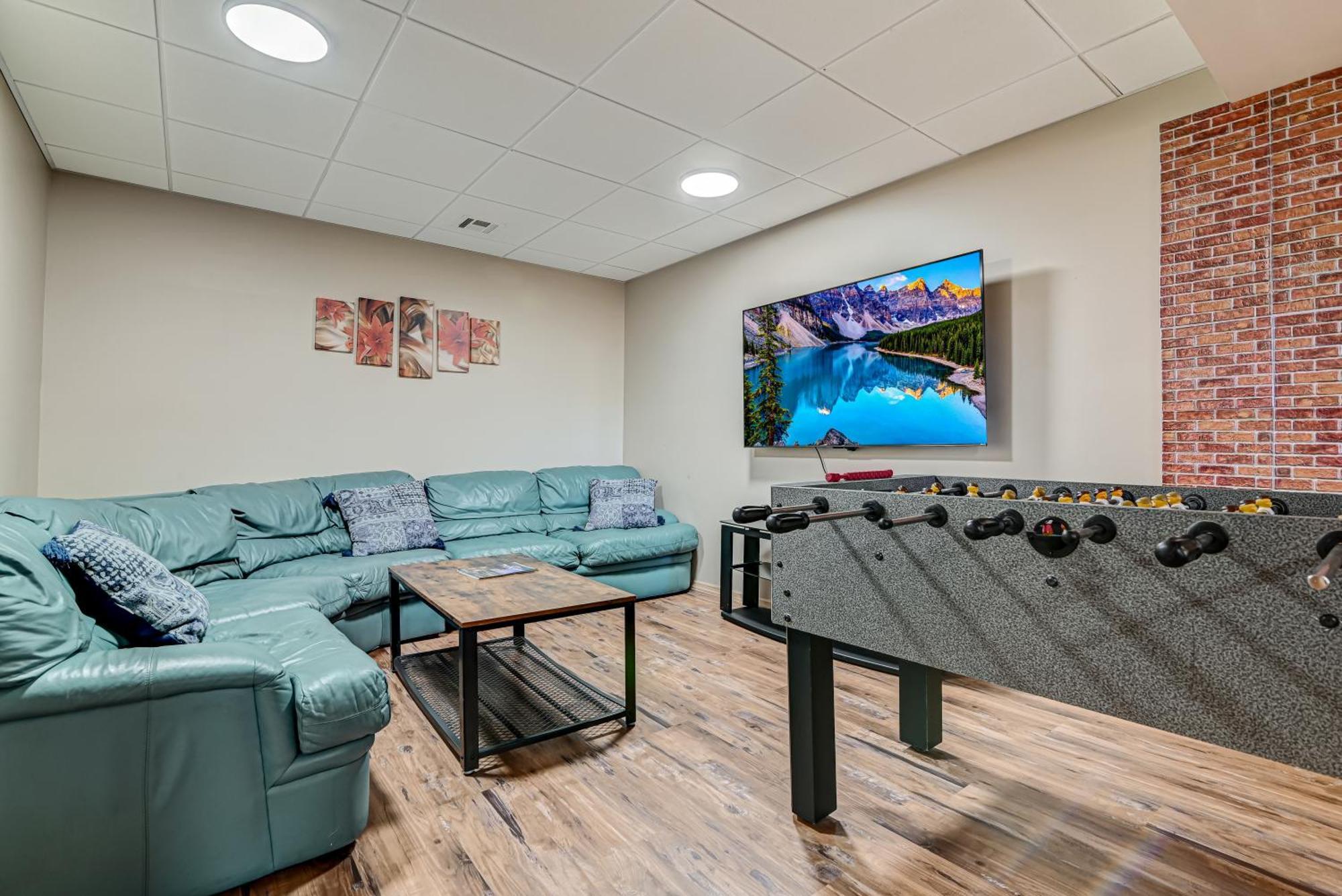 Modern Lakefront Oasis Relaxing Hot Tub Sauna Game Stunning Views! Villa East Stroudsburg
